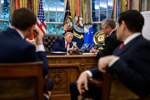 Трамп після розмови із Зеленським планує переговори з Путіним